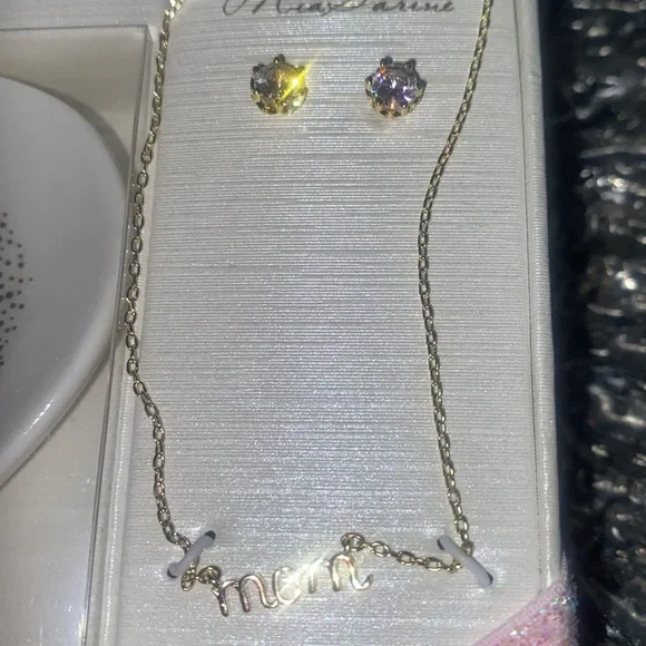 MOM Jewelry Tray & Necklace and Earring Set! - Picture 5 of 6